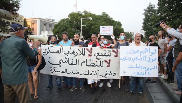 تظاهرة من أمام قصر العدل في بيروت نحو المحكمة العسكرية  - سبوتنيك عربي