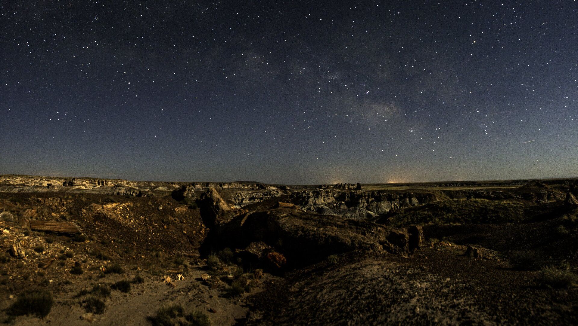 السماء المرصعة بالنجوم فوق حديقة الغابة المتحجرة الوطنية بيتريفايد فوريست في ولاية أريزونا، الولايات المتحدة - سبوتنيك عربي, 1920, 15.07.2021