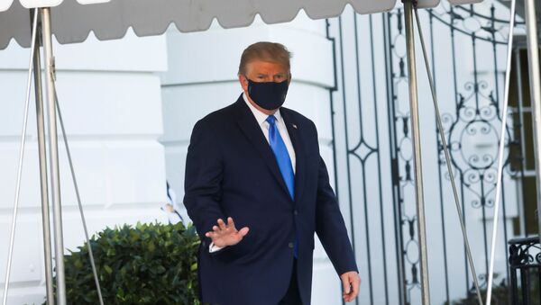 الرئيس الأمريكي دونالد ترامب بعد أن ثبتت إصابته فيروس كورونا - سبوتنيك عربي