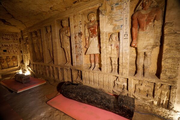 اكتشاف توابيت يقدر عمرها حوالي 2500 سنة في سقارة بمحافظة الجيزة، على بعد 30 كيلومترا جنوب القاهرة، مصر 3 أكتوبر 2020 - سبوتنيك عربي
