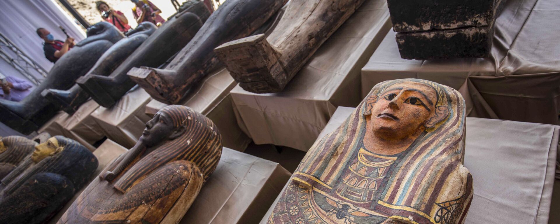 اكتشاف توابيت يقدر عمرها حوالي 2500 سنة في سقارة بمحافظة الجيزة، على بعد 30 كيلومترا جنوب القاهرة، مصر 3 أكتوبر 2020 - سبوتنيك عربي, 1920, 19.10.2020