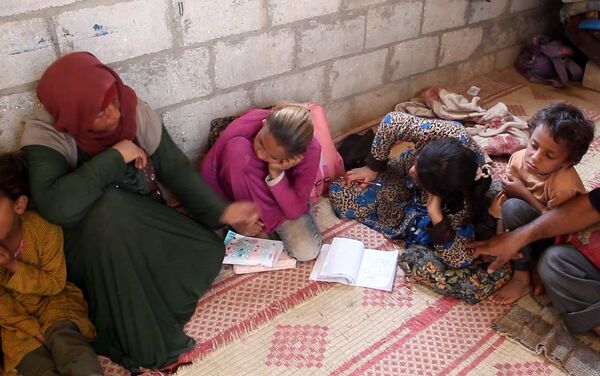 السيدة السورية سهام عمر العلي تتواصل مع أطفالها المعاقين عبر الرسم - سبوتنيك عربي