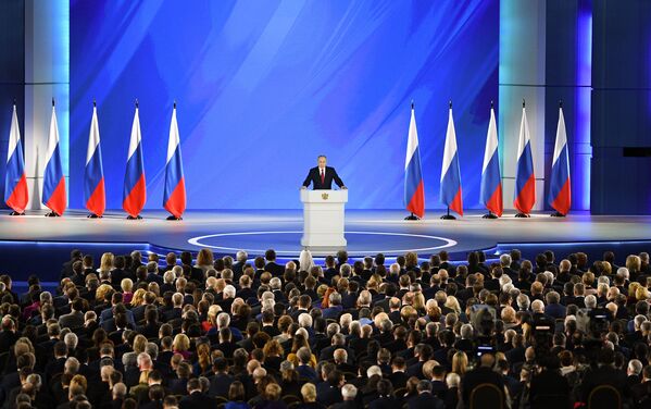 كلمة الرئيس الروسي فلاديمير بوتين أمام الجمعية الفيدرالية، بما في ذلك نواب مجلس الدوما، الغرفة السفلى بالبرلمان، وأعضاء مجلس الاتحاد الروسي، الغرفة العليا للبرلمان، في موسكو، روسيا، 15 يناير 2020 - سبوتنيك عربي