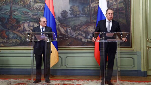 وزير الخارجية الروسي سيرغي لافروف ووزير الخارجية الأرمني زهراب ناتساكانيان في موسكو، 12 أكتوبر 2020 - سبوتنيك عربي
