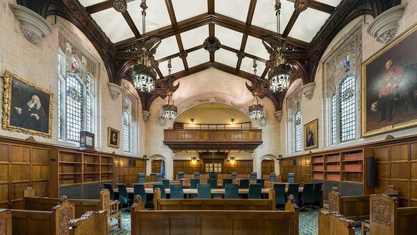 صورة توضح قاعة المحاكمة، في المحكمة العليا البريطانية - سبوتنيك عربي