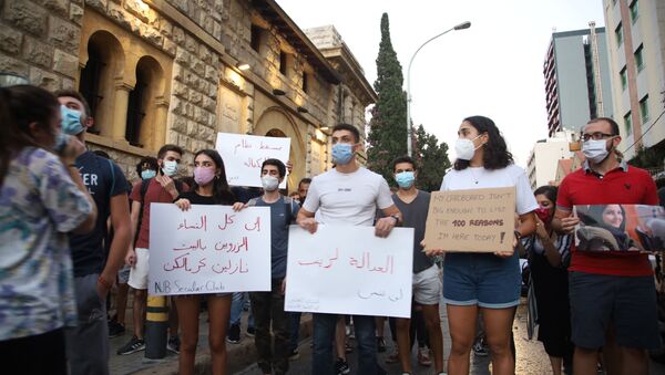مسيرة احتجاجية ضد الاغتصاب والتحرش في بيروت، لبنان 16 أكتوبر 2020 - سبوتنيك عربي