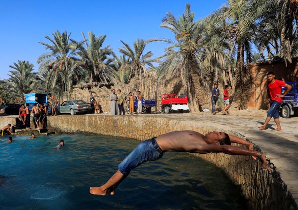 منتجع حمام كليوباترا، المعروف أيضا بربيع الشمس، في صحراء مصر الغربية 15 أكتوبر 2020 - سبوتنيك عربي
