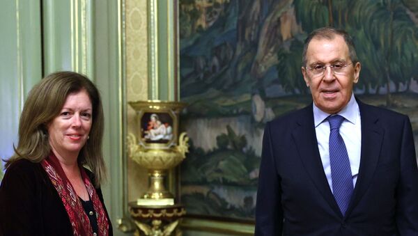 الممثلة الخاصة للأمين العام للأمم المتحدة  ستيفاني وليامز مع وزير الخارجية الروسي سيرغي لافروف - سبوتنيك عربي