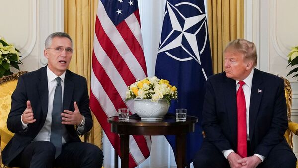 من الأرشيف - الرئيس الأمريكي دونالد ترامب يلتقي مع الأمين العام لحلف الناتو ينس ستولتنبرغ، في لندن، بريطانيا، 3 ديسمبر 2020 - سبوتنيك عربي