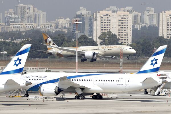 وصول أول وفد حكومي إماراتي إلى إسرائيل، مطار بن غوريون الدولي، تل أبيب 20 أكتوبر 2020 - سبوتنيك عربي