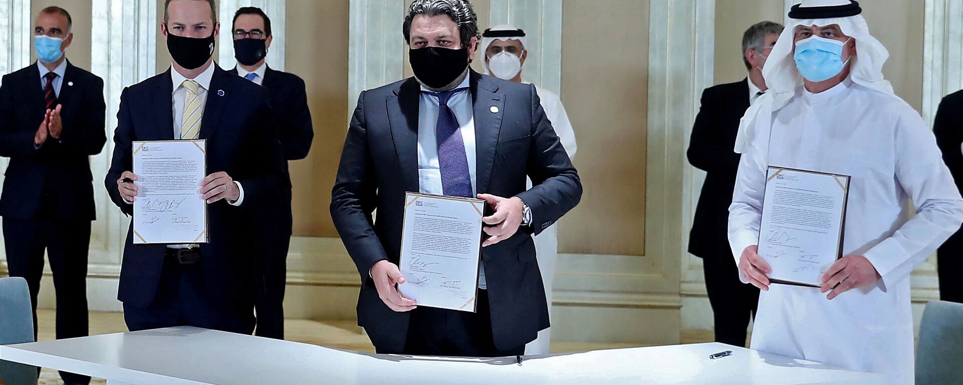 الإمارات و إسرائيل توقعان اتفاقية في أول قمة أعمال لـ اتفاقية أبراهام في أبو ظبي، الإمارات العربية المتحدة 19 أكتوبر 2020 بحضور وزير الخزانة الأمريكي ستيفن منوتشين.   - سبوتنيك عربي, 1920, 31.05.2021