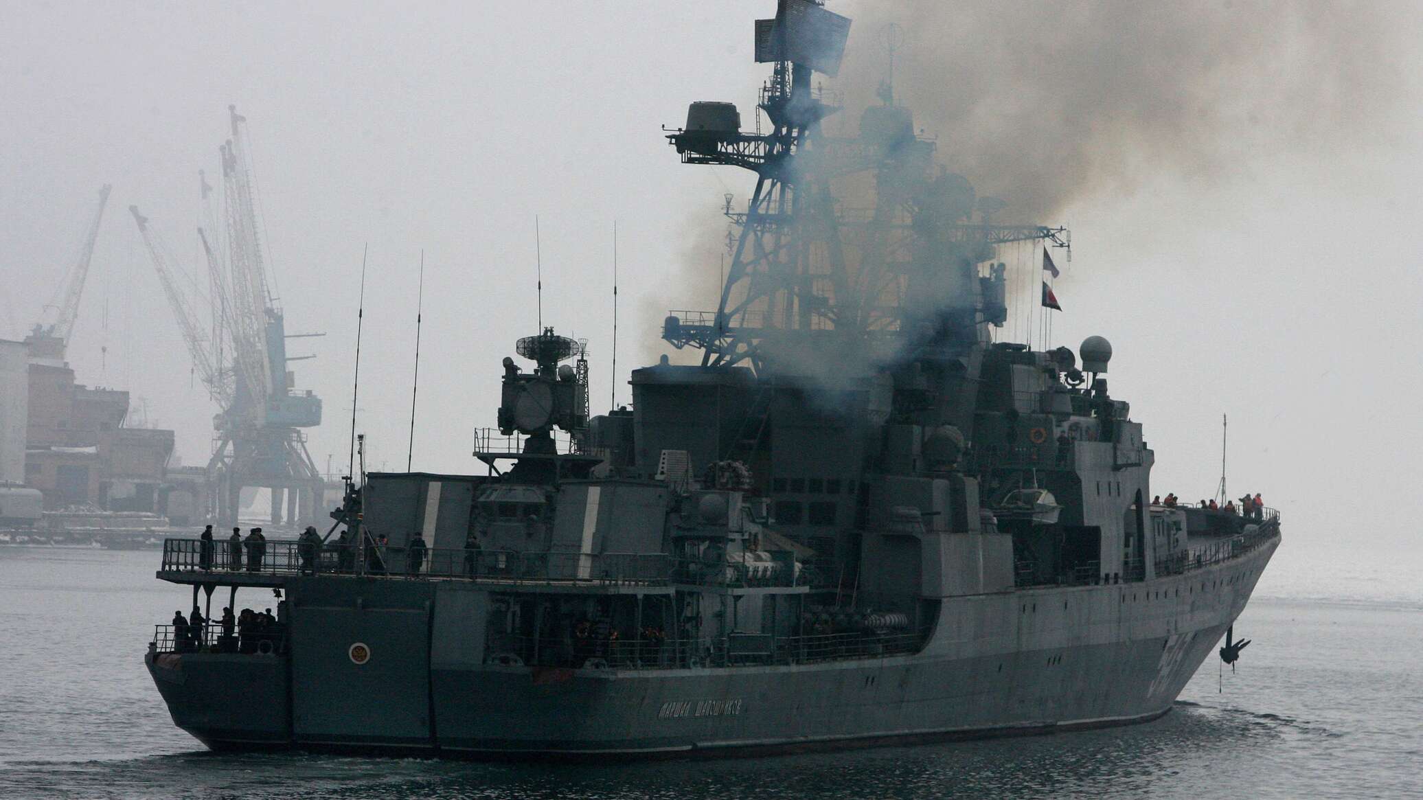 القوات الأمريكية تسقط 3 صواريخ أطلقتها "أنصار الله" لاستهداف سفينة في خليج عدن