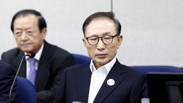 الرئيس الكوري الجنوبي السابق لي ميونغ باك يمثل أمام المحكمة - سبوتنيك عربي