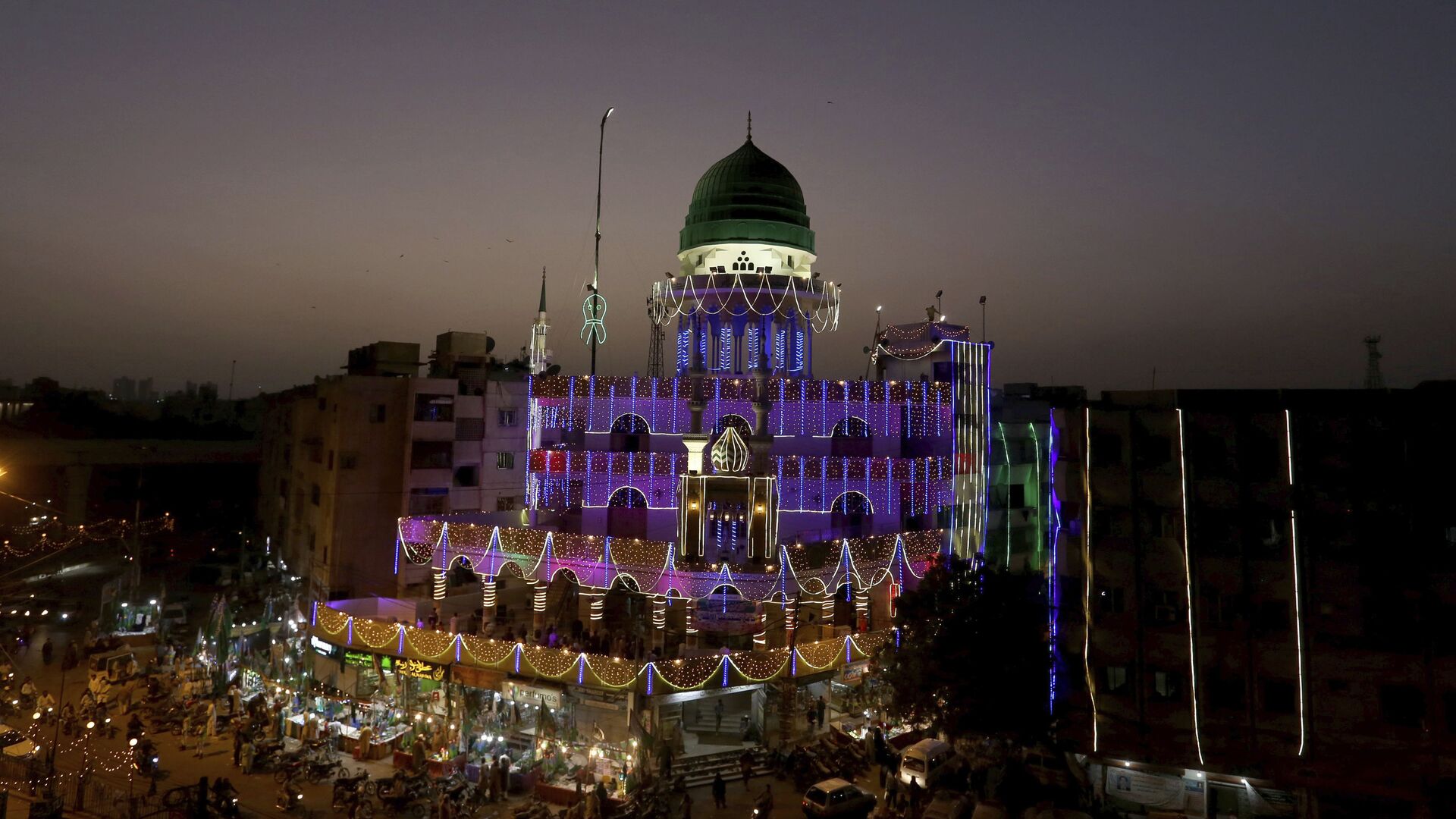 تزيين  مسجد بالأضواء بمناسبة إحياء ذكرى المولد النبوي في كراتشي، باكستان  25  أكتوبر/ تشرين الأول 2020 - سبوتنيك عربي, 1920, 15.06.2022