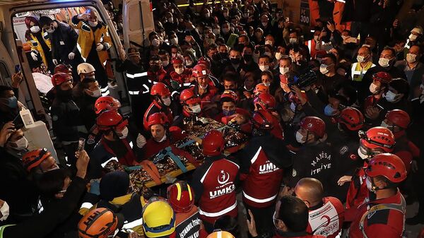 صورة أرشيفية.. البحث عن ضحايا الزلزال في إزمير، تركيا 1 نوفمبر 2020 - سبوتنيك عربي