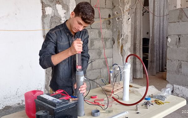 الشاب السوري عبد الرحمن الحيجي يبتكر جهازا يوفر 50% من استهلاك البنزين والديزل - سبوتنيك عربي