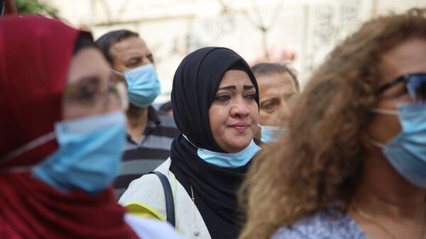 تظاهرة لأهالي طلاب الجامعات الأجنبية أمام مصرف لبنان - سبوتنيك عربي