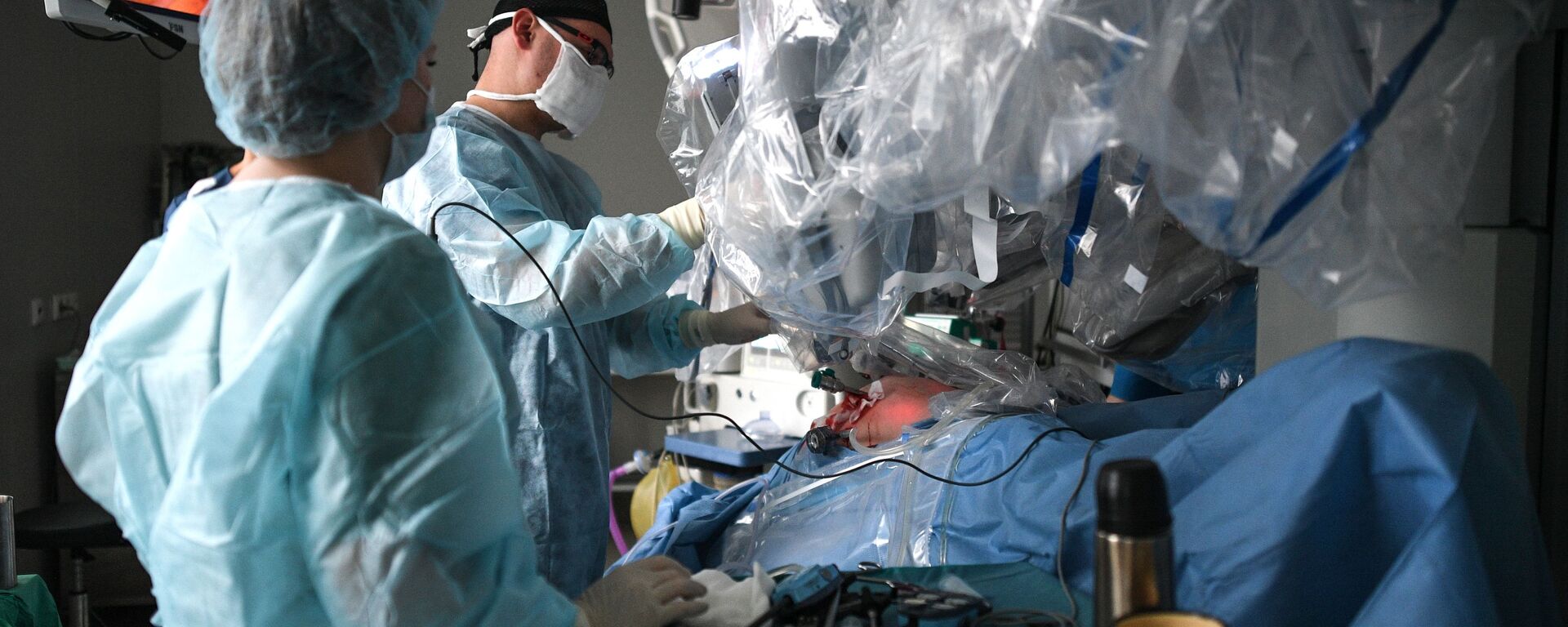 عملية جراحية بمساعدة الروبوت الجراح الآلي دا فينشي في مستشفى رقم 50 في موسكو - سبوتنيك عربي, 1920, 05.11.2020