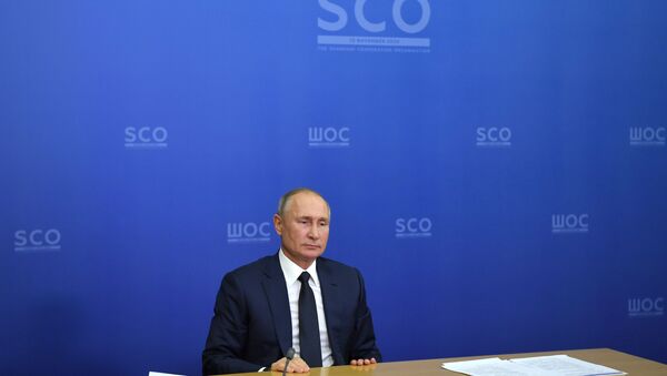 الرئيس الروسي فلاديمير بوتين يشارك في قمة منظمة شانغهاي للتعاون عبر الانترنت، 10 نوفمبر 2020 - سبوتنيك عربي