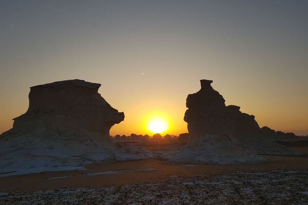 غروب الشمس في الصحراء البيضاء - سبوتنيك عربي