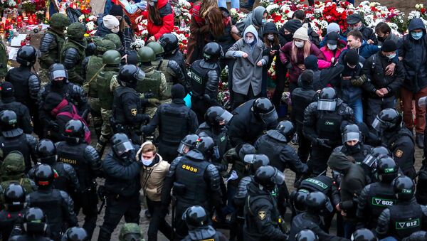 احتجاجات للمعارضة البيلاروسية (#أنا_سأخرج) في العاصمة مينسك، بيلاروسيا 15 نوفمبر 2020 - سبوتنيك عربي