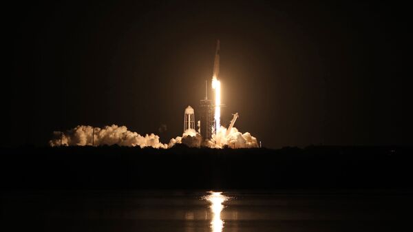 إطلاق مركبة سبيس إكس والتي تحمل اسم كرو دراغون عن طريق صاروخ فالكون 9، من مركز كينيدي للفضاء التابع لناسا في كيب كانافيرال بولاية فلوريدا، الولايات المتحدة 16 نوفمبر 2020 - سبوتنيك عربي