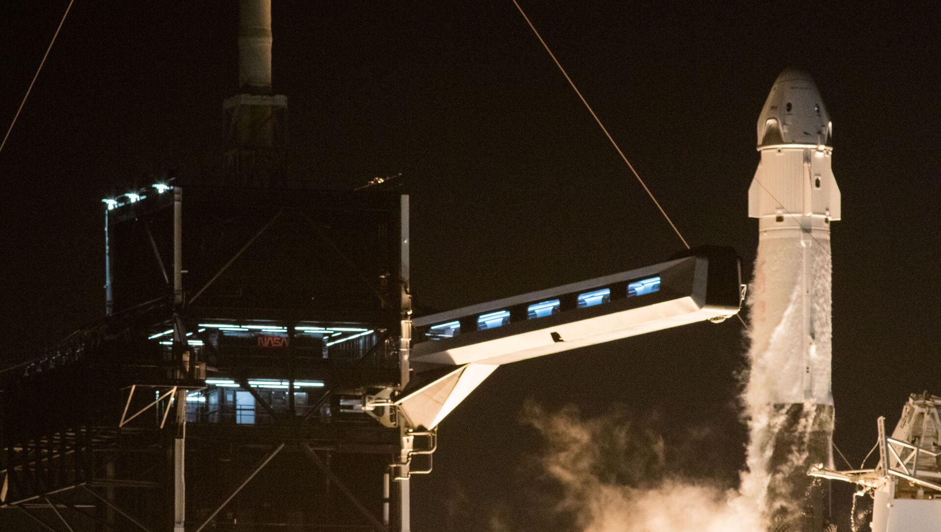 إطلاق مركبة سبيس إكس والتي تحمل اسم كرو دراغون عن طريق صاروخ فالكون 9، من مركز كينيدي للفضاء التابع لناسا في كيب كانافيرال بولاية فلوريدا، الولايات المتحدة 16 نوفمبر 2020 - سبوتنيك عربي, 1920, 18.09.2021