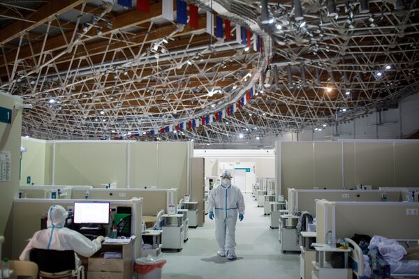 مشفى مؤقت في قصر الجليد كريلاتسكويه في موسكو، لاحتواء مرضى كويد - 19، روسيا 13 نوفمبر 2020 - سبوتنيك عربي