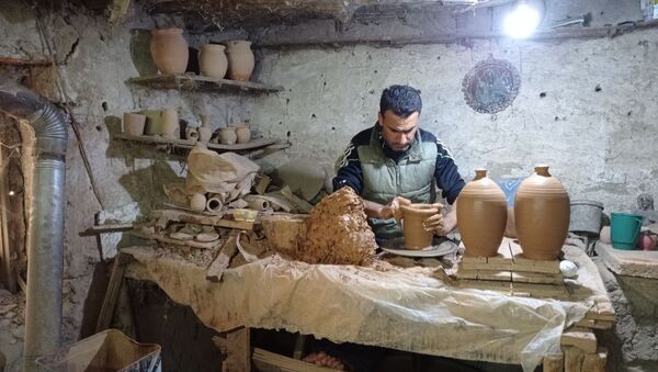 عائلة سورية أرمنية تحافظ على مهنة صناعة الفخار منذ 450 عاماً - سبوتنيك عربي