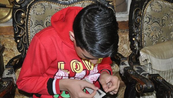 زيد، طفل سوري يتغلب على التّوحد ويصنع الحلي لفناني بلده - سبوتنيك عربي