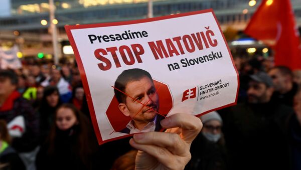 احتجاجات ضد إجراءات الحكومة السلوفاكية فيما يخص القيود المفروضة بسبب وباء كورونا في براتيسلافا، سلوفاكيا 17 نوفمبر 2020 - سبوتنيك عربي