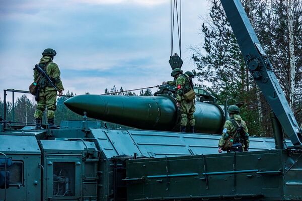 تدريبات قوات الصواريخ والمدفعية الروسية في يوم تأسيس قوات الصواريخ والمدفعية - سبوتنيك عربي
