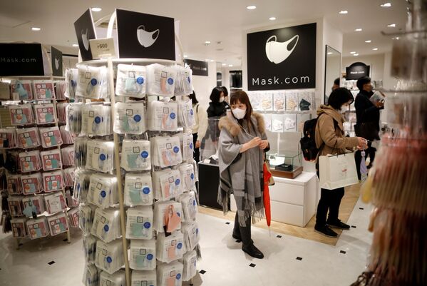  متجر متخصص في بيع أقنعة الوجه Mask.com، وسط تفشي  فيروس كورونا (كوفيد -19) في طوكيو، اليابان، 25 نوفمبر/ تشرين الثاني 2020. - سبوتنيك عربي