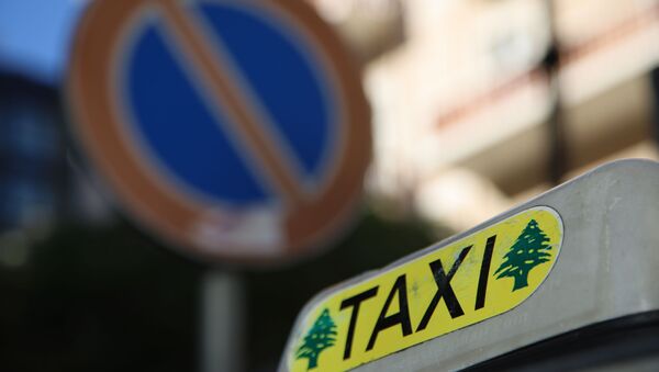 سائقو الأجرة في لبنان يواجهون معاناة مستمرة مع تفاقم الأزمة الاقتصادية - سبوتنيك عربي