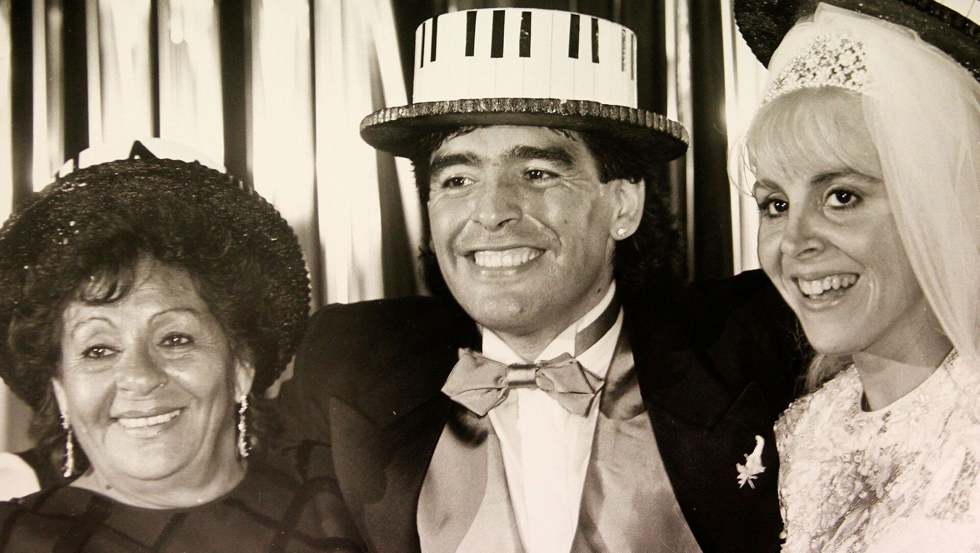 لاعب كرة القدم الأرجنتيني دييغو مارادونا وزوجته كلاوديا فيلافاني، 1989 - سبوتنيك عربي, 1920, 27.10.2021