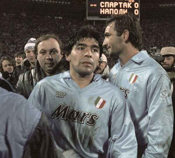 لاعب كرة القدم الأرجنتيني دييغو مارادونا، 1990 - سبوتنيك عربي