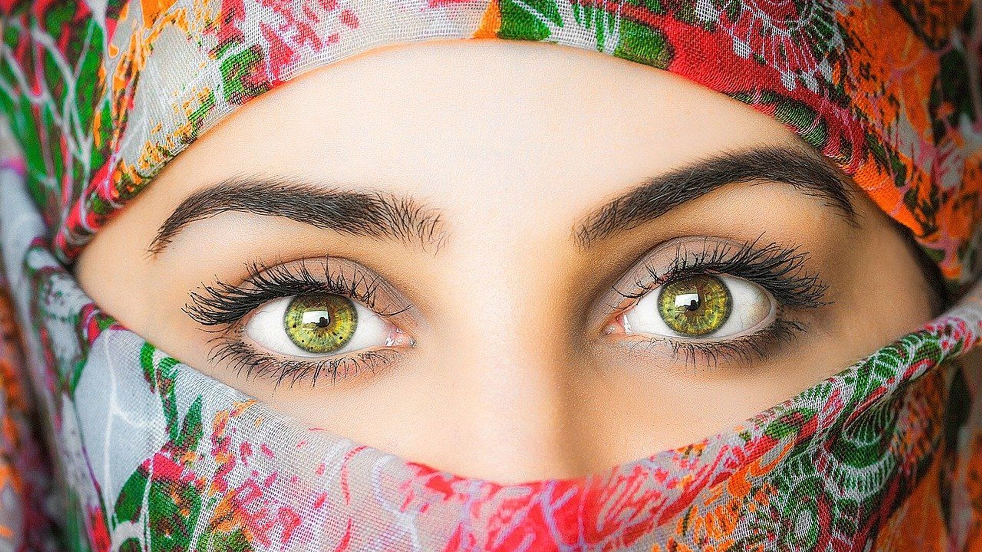 عيون خضراء  - سبوتنيك عربي, 1920, 21.11.2021