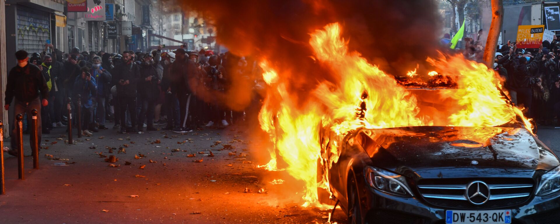 احتجاجات ضد عنف الشرطة في باريس، فرنسا، 28-29 نوفبمبر 2020 - سبوتنيك عربي, 1920, 01.01.2022