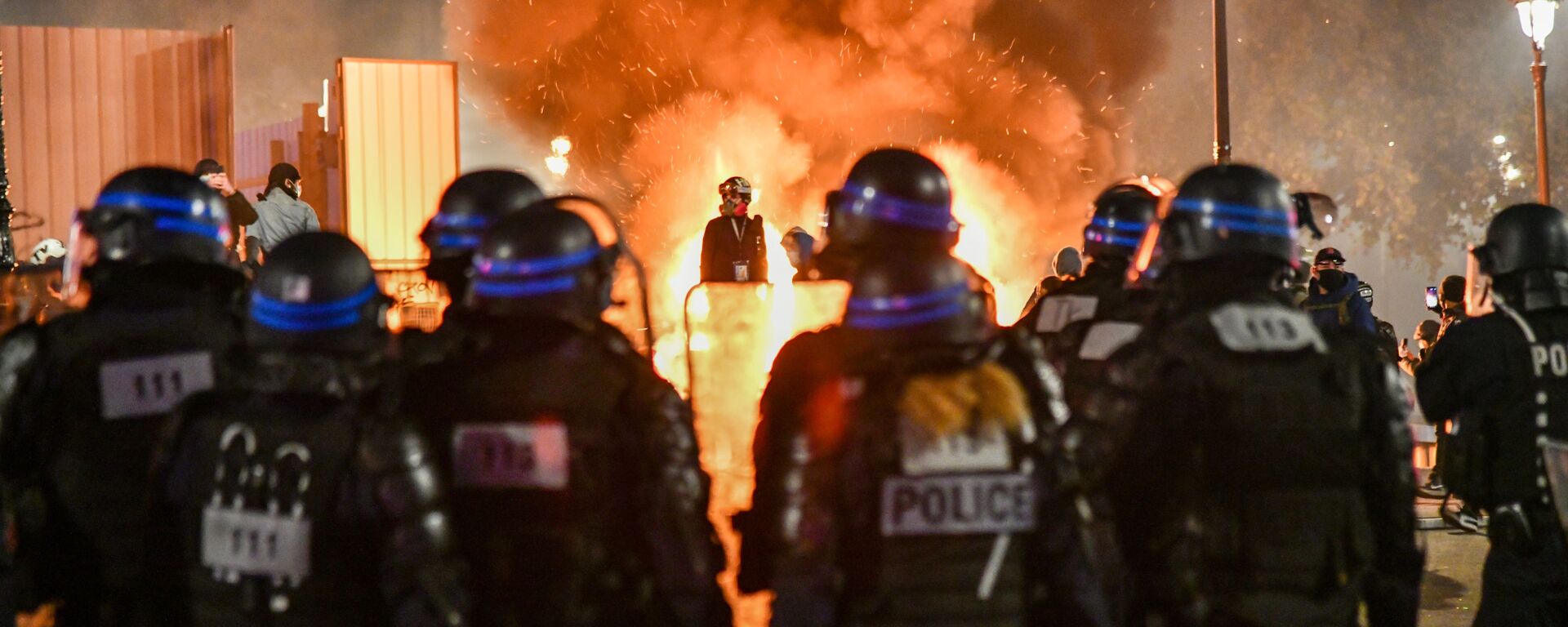 احتجاجات ضد عنف الشرطة في باريس، فرنسا، 28-29 نوفبمبر 2020 - سبوتنيك عربي, 1920, 11.03.2023