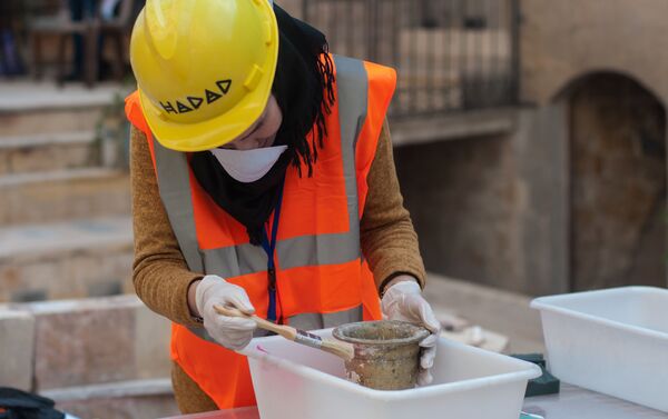 فريق حدد المهتم بالتراث وإسعاف حجارة مدينتهم حلب، سوريا - سبوتنيك عربي