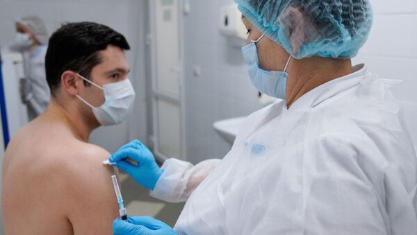  بدء التطعيم بـ لقاح إيبيفاك كورونا ضد فيروس كورونا في كالينينغراد، روسيا 3 ديسمبر 2020 - سبوتنيك عربي