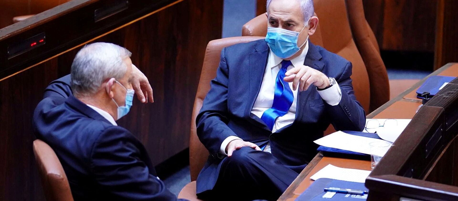رئيس الوزراء الإسرائيلي بنيامين نتنياهو ووزير الدفاع بيني غانتس في الكنيست، القدس 17 مايو 2020 - سبوتنيك عربي, 1920, 07.02.2021