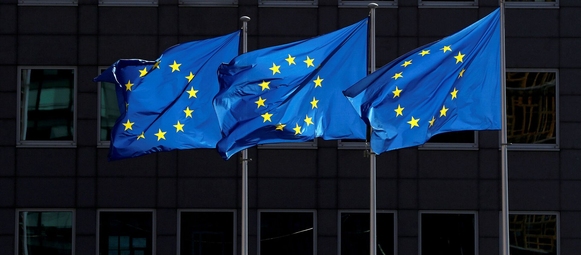 علم الإتحاد الاوروبي من امام المبنى ببلجيكا،بروكسل في 21 أغسطس/ آب 2020 - سبوتنيك عربي, 1920, 29.06.2021
