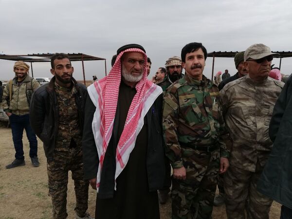 من أجل الذود عن سوريا... انضمام 200 من أبناء العشائر لقوات الدفاع الوطني.. فيديو وصور من أجل الذود عن سوريا... انضمام 200 من أبناء العشائر لقوات الدفاع الوطني.. فيديو وصور - سبوتنيك عربي
