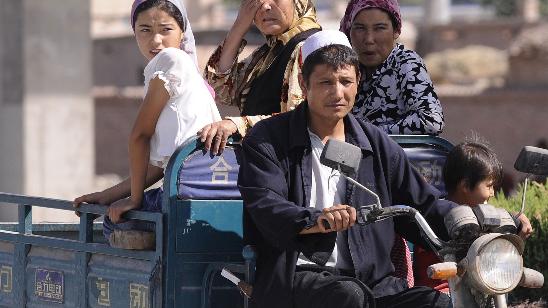 أفراد من أقلية مسلمة في غرب الصين في منطقة شينجيانغ المسلمة بشكل رئيسي في 30 يوليو 2008 - سبوتنيك عربي, 1920, 09.03.2021
