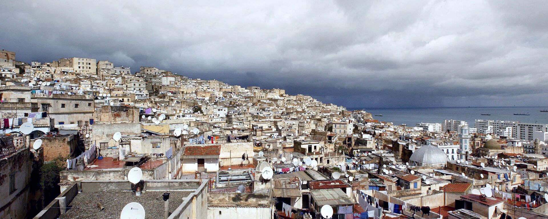صورة جوية التقطت في 14 فبراير 2003 لشرفات قصبة الجزائر العاصمة - سبوتنيك عربي, 1920, 21.09.2021