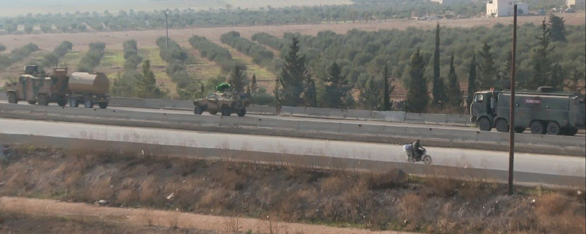  الجيش السوري يدخل نقطة مراقبة الكورانيعلى طريق (M5) بعد انسحاب القوات التركية - سبوتنيك عربي, 1920, 04.10.2022