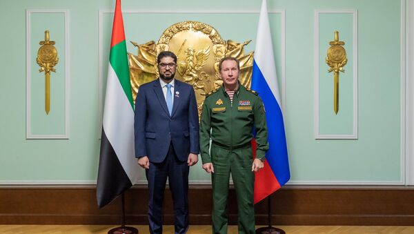 السفير الإماراتي لدى روسيا محمد أحمد الجابر يزور مقر الإدارة المركزية للحرس الوطني الروسي - سبوتنيك عربي
