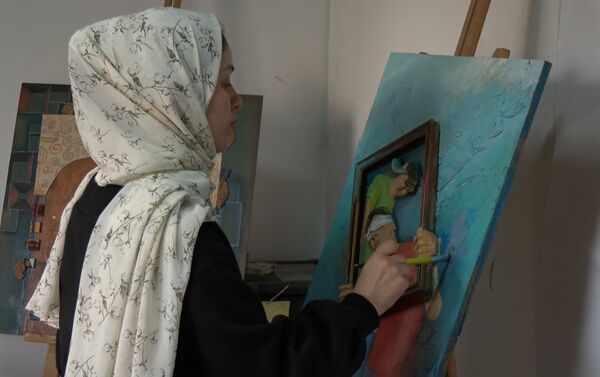 الفنانة الفلسطينية تيماء سلامة تستعين بتقنية خاصة لتمكين المكفوفين من تذوق الفن التشكيلي - سبوتنيك عربي