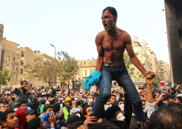 آلاف المشاركين في المظاهرات بالعاصمة المصرية القاهرة يطالبون باستقالة مجلس الوزراء والمجلس العسكري، 24 نوفمبر 2020 - سبوتنيك عربي